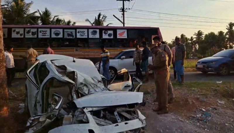 Car Accident : நாமக்கல் மாவட்டம்.. மரத்தின் மீது மோதிய கார் - 4 இளைஞர்கள் சம்பவ இடத்திலேயே பலியான சோகம்!