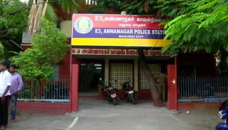 Madurai : ATMல் பணம் எடுத்து தரேன்.. ஏமாற்றி பணம் திருடிய பெண்.. போலீசாரிடமிருந்து தப்பி ஓட்டம் - சிக்கினாரா?