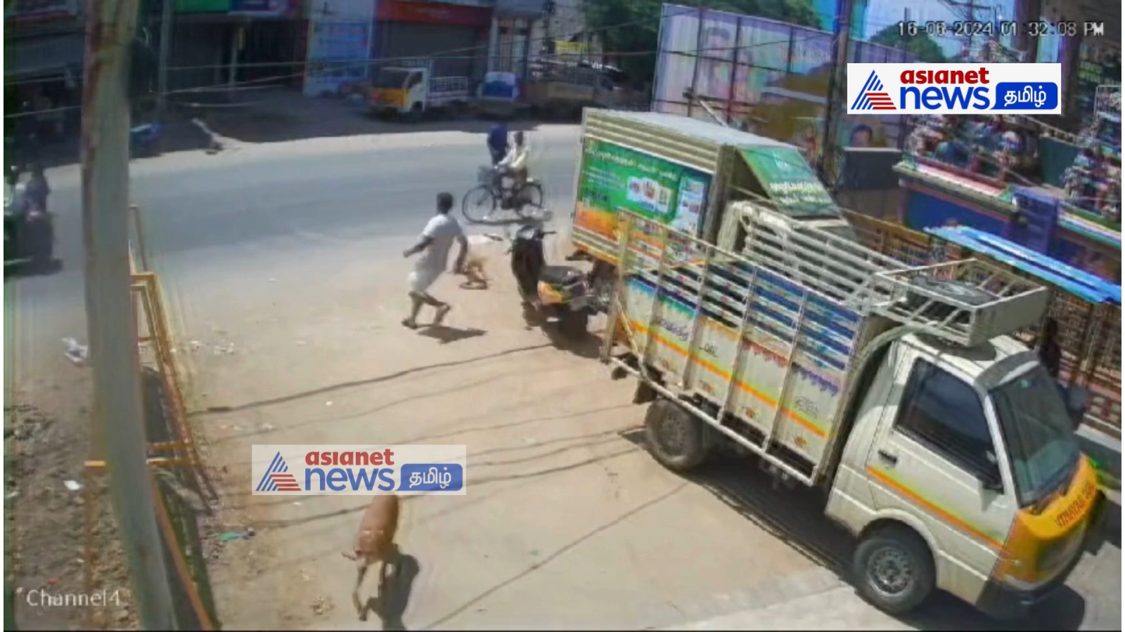 Viral Video: மதுரையில் கறியை தூக்கிக் கொண்டு ஓட்டம்; தெரு நாயை சேஸ் செய்து கறியை பொறுக்கி வந்த கடை ஊழியர்