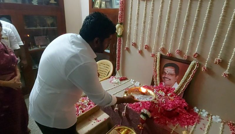 BJP : பொள்ளாச்சி.. தொழில் வர்த்தக சபை தலைவர் மறைவு - நேரில் சென்று குடும்பத்தாருக்கு ஆறுதல் சொன்ன அண்ணாமலை!