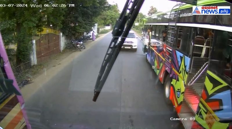 Shocking Video: தஞ்சையில் மரண பீதியை ஏற்படுத்திய தனயார் பேருந்து ஓட்டுநர்; உயிர் பயத்தில் அலறிய பயணிகள்