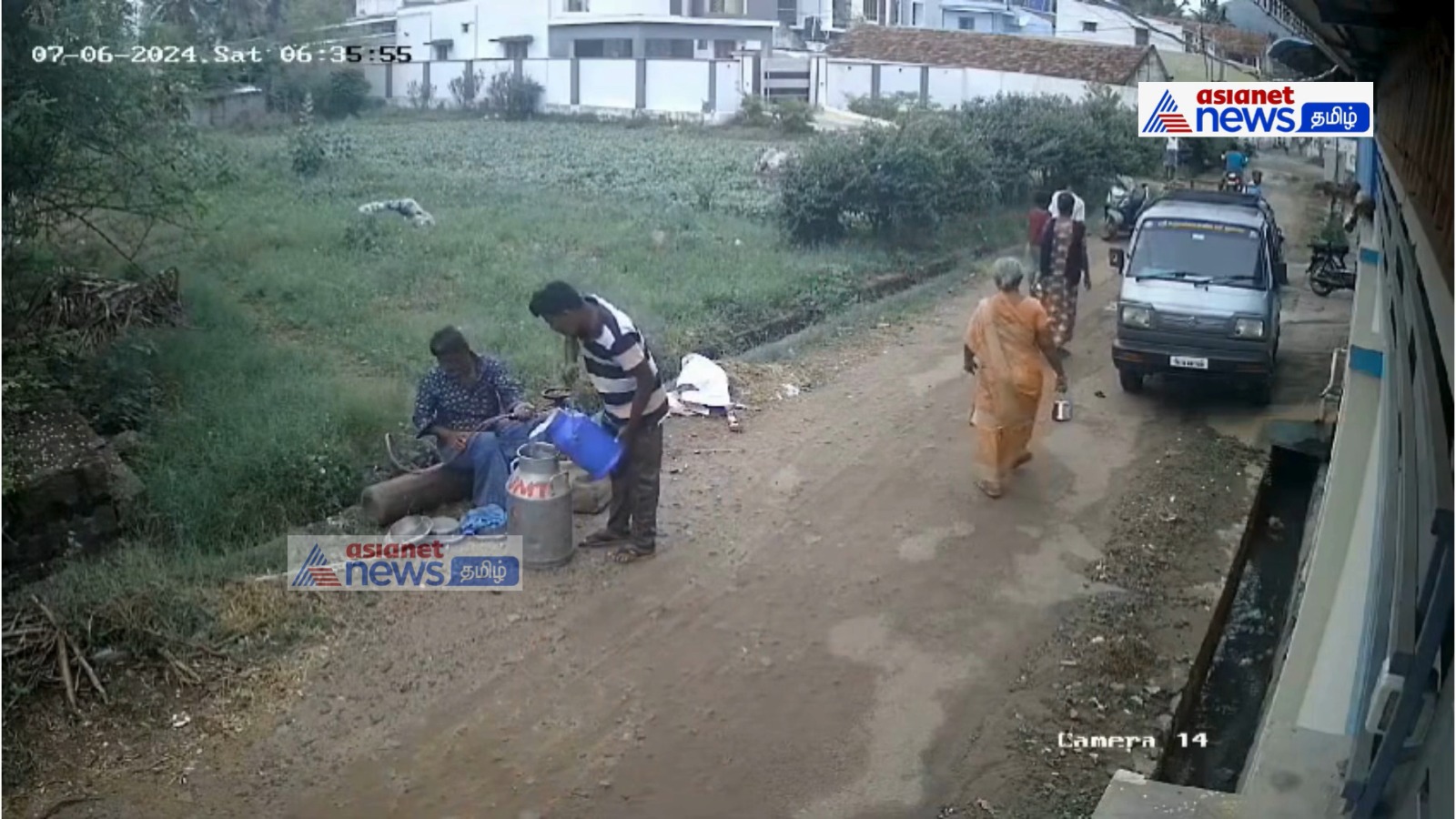 Shocking Video: சிலிண்டரை அலட்சியமாக கையாண்ட பணியாளர்கள்? சிலிண்டர் வெடித்து இருவர் படுகாயம்