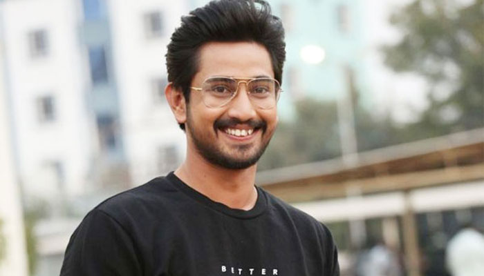 raj tarun chitchat with fans after car accident