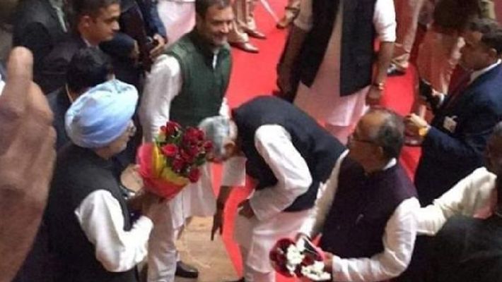 Did senior Congress leader touch Rahul Gandhis feet