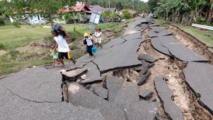Philippines hit by 7.0 magnitude earthquake, tsunami ...