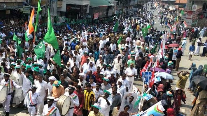 Did Rahul Gandhi supporters use Pakistan flags to cheer him in Wayanad?