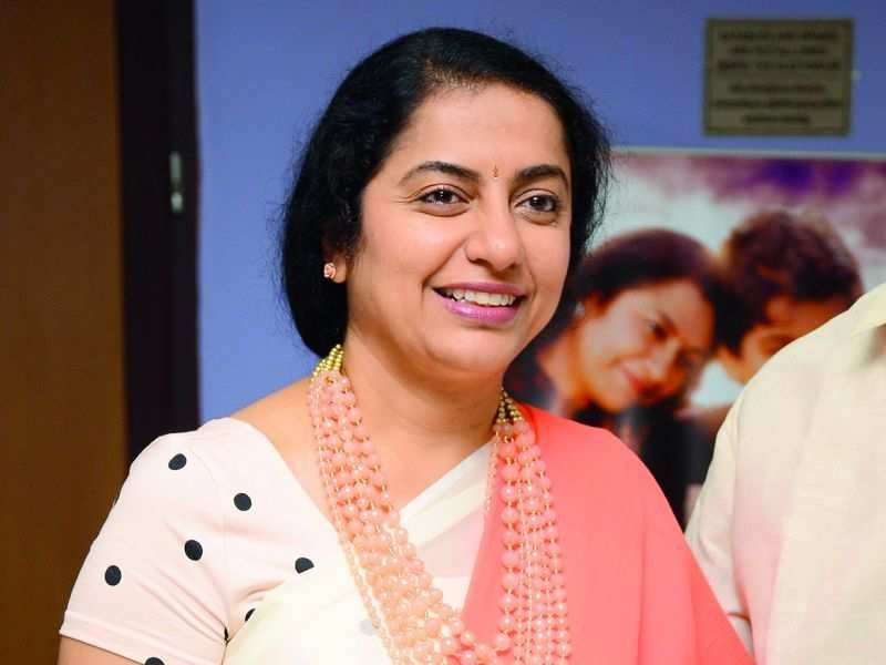 suhasini interesting comments on rajinikanth
