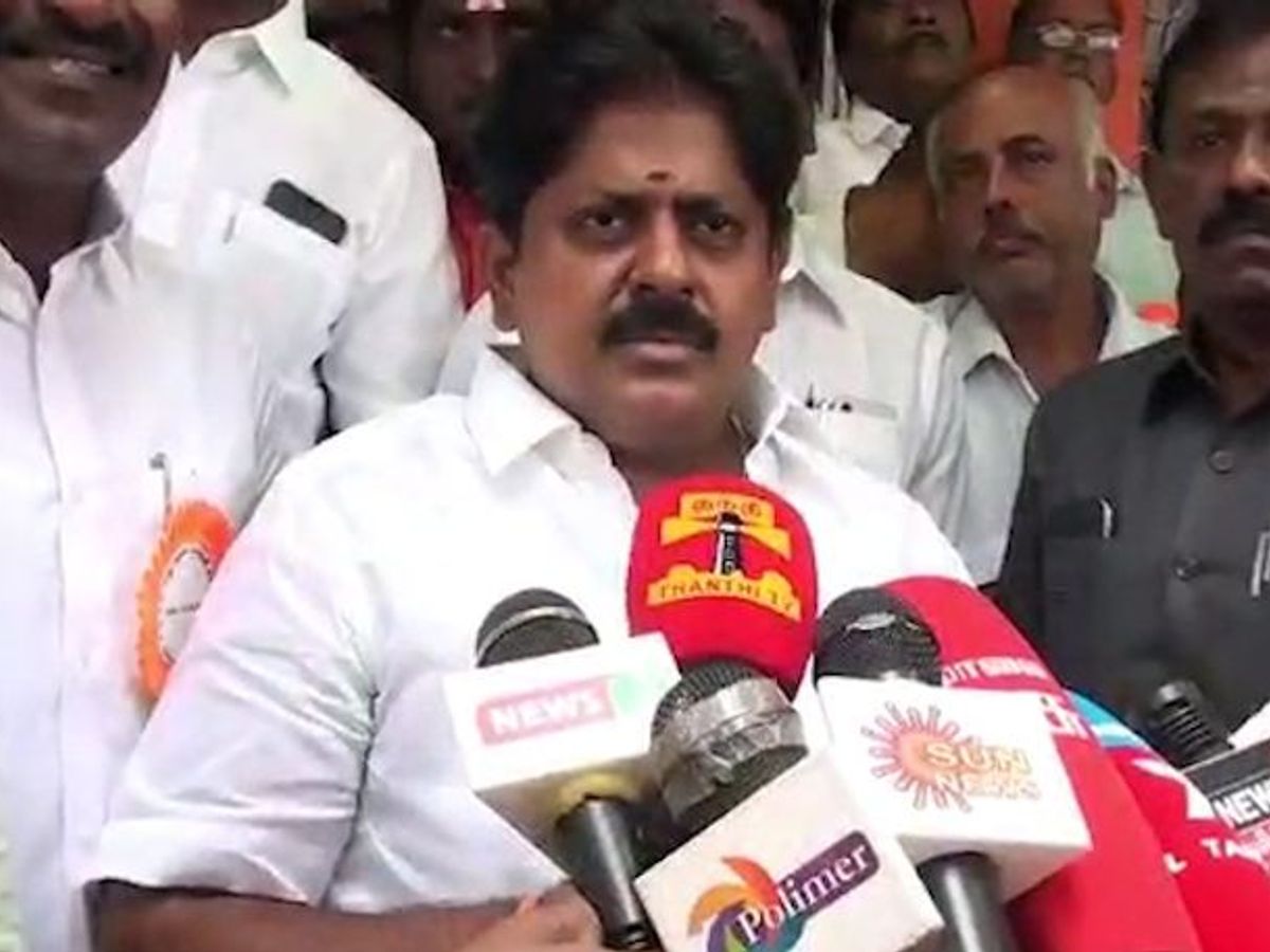Tamil Nadu Cm Drops It Minister Manikandan From Cabinet