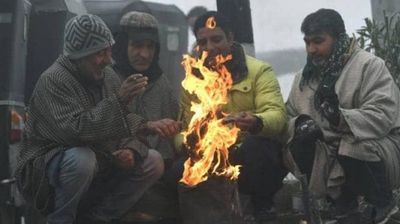 देशभर में ठंड का कहर; दिल्ली में सर्दी ने 118 साल पुराना रिकॉर्ड तोड़ा,  यूपी में 20 की मौत | Delhi minimum temperature 1.7 degrees weather news and  update KPP