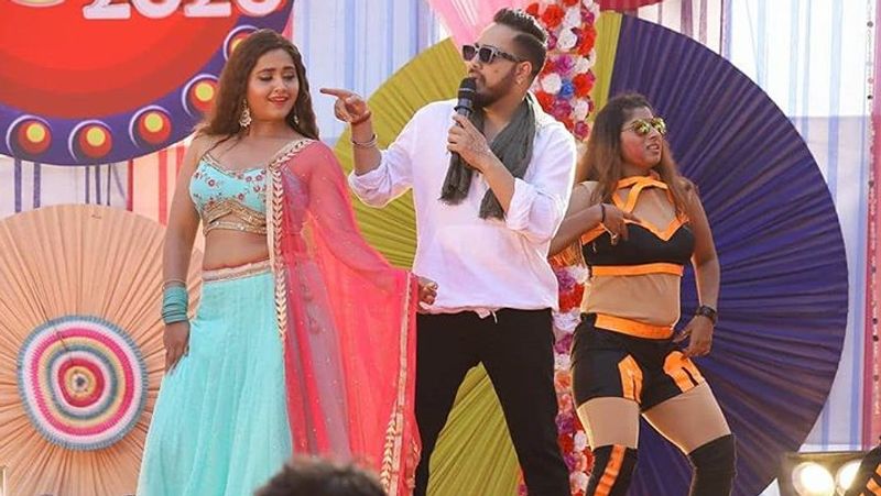 इससे पहले काजल राघवानी बॉलीवुड और पंजाबी सिंगर मीका सिंह के साथ होली सेलिब्रेट करती नजर आई थीं। इस दौरान वो मीका सिंह के गाने पर डांस भी करती नजर आई थीं।