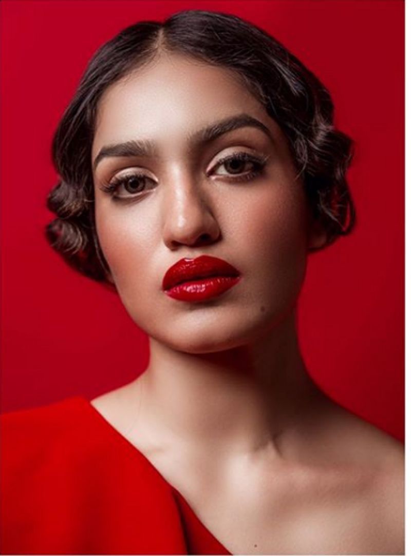 red-glossy-lips-of-malayalam-actress-saniya-iyappan-draws-response-from