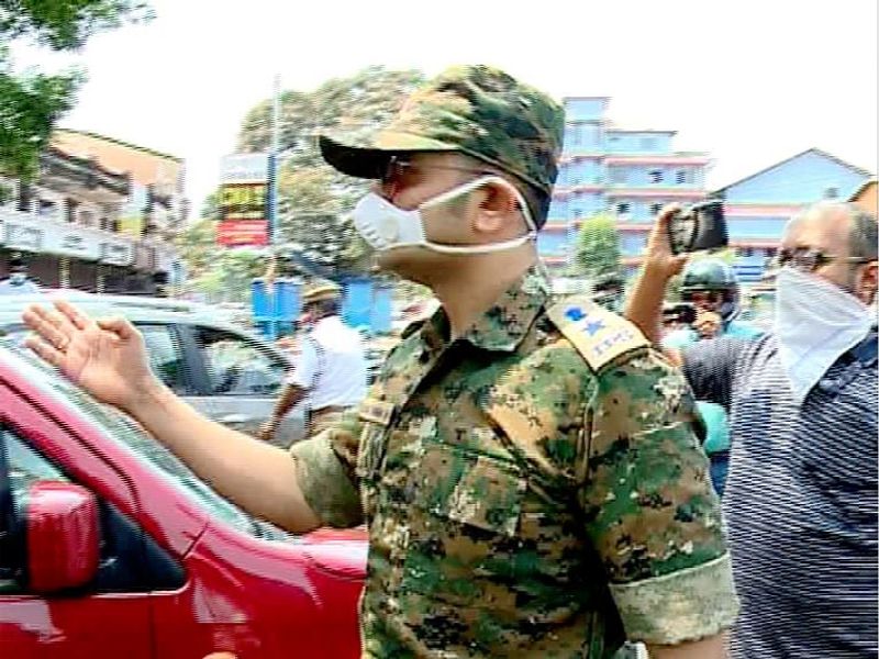 police checking by yathish chandra in kannur part od lock down