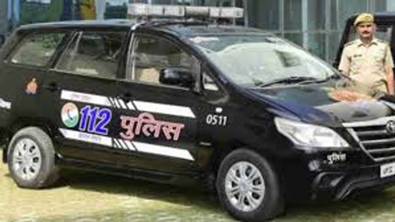 लोगों को घर से न निकलने के लिए इंतजाम - लॉकडाउन में लोगों को घर से न निकलने देने और उनकी जरूरतों को पूरा करने के लिए भी बेहतर व्यस्था की गयी है। CM ने इसमें यूपी पुलिस की आपातकालीन सेवा डायल 112 का उपयोग किया है। पुलिस कर्मी लोगों द्वारा मंगाने पर उनके जरूरत का सामान उनके घर पहुंचा रहे हैं।