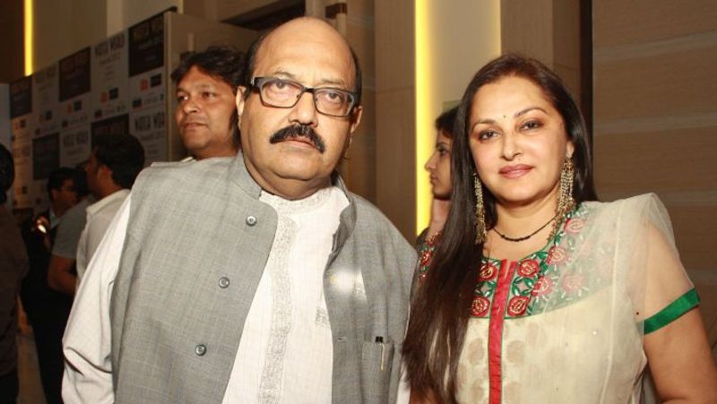 उन्होंने बताया- डायलिसिस से आने पर सिर्फ अमर सिंह जी मेरे साथ खड़े हुए, मेरा समर्थन किया। आपको बता दें जया प्रदा ने 2009 चुनाव में आजम खान पर अश्लील फोटोज फैलाने का आरोप लगाया था।