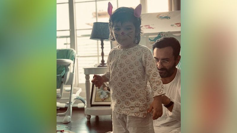 <p style="text-align: justify;">बता दें, करीना ने इसी साल इंस्टाग्राम ज्वॉइन किया है। ऐसा कहा जाता है कि उन पर इंस्टाग्राम ज्वॉइन करने का पीयर प्रेशर (दोस्तों का दबाव) था। अब वो इंस्टाग्राम पर हैं और उनकी हर फोटो सोशल मीडिया पर वायरल भी होती है।</p>