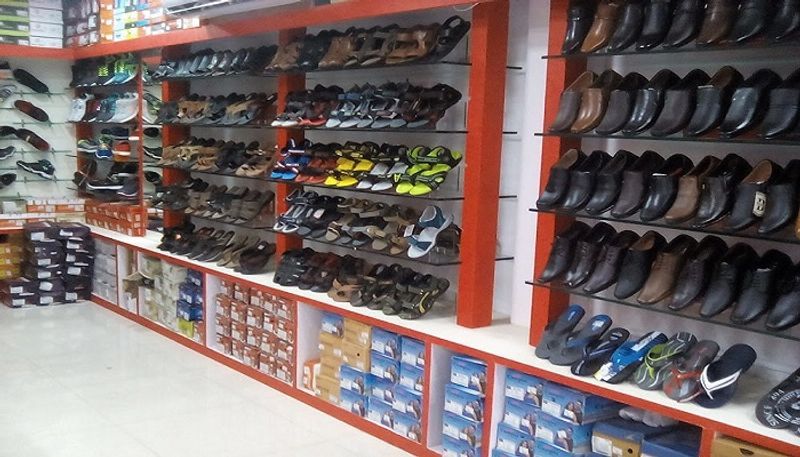 बड़ी खबर: चीन से यूपी में शिफ्ट हुई 2 जूता फैक्ट्रियां, हजारों लोगों को  मिलेगा रोजगार | Big news: 2 shoe factories shifted from China to UP,  thousands of people will get employment