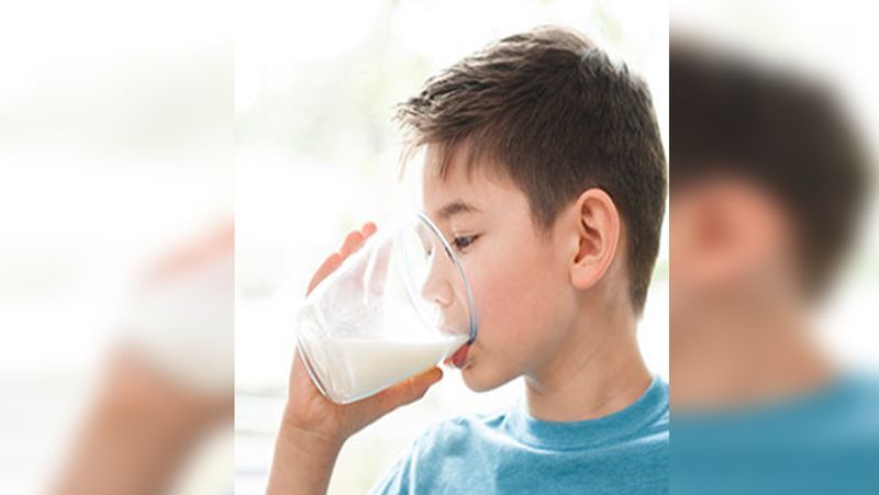 <p> <strong> to ते years वर्षे </ strong> <br /> या वयोगटातील मुलांना अडीच ते तीन कप दूध द्यावे. तसेच दूध, चीज, जसे दही दररोज देणे आवश्यक आहे. </ P> 