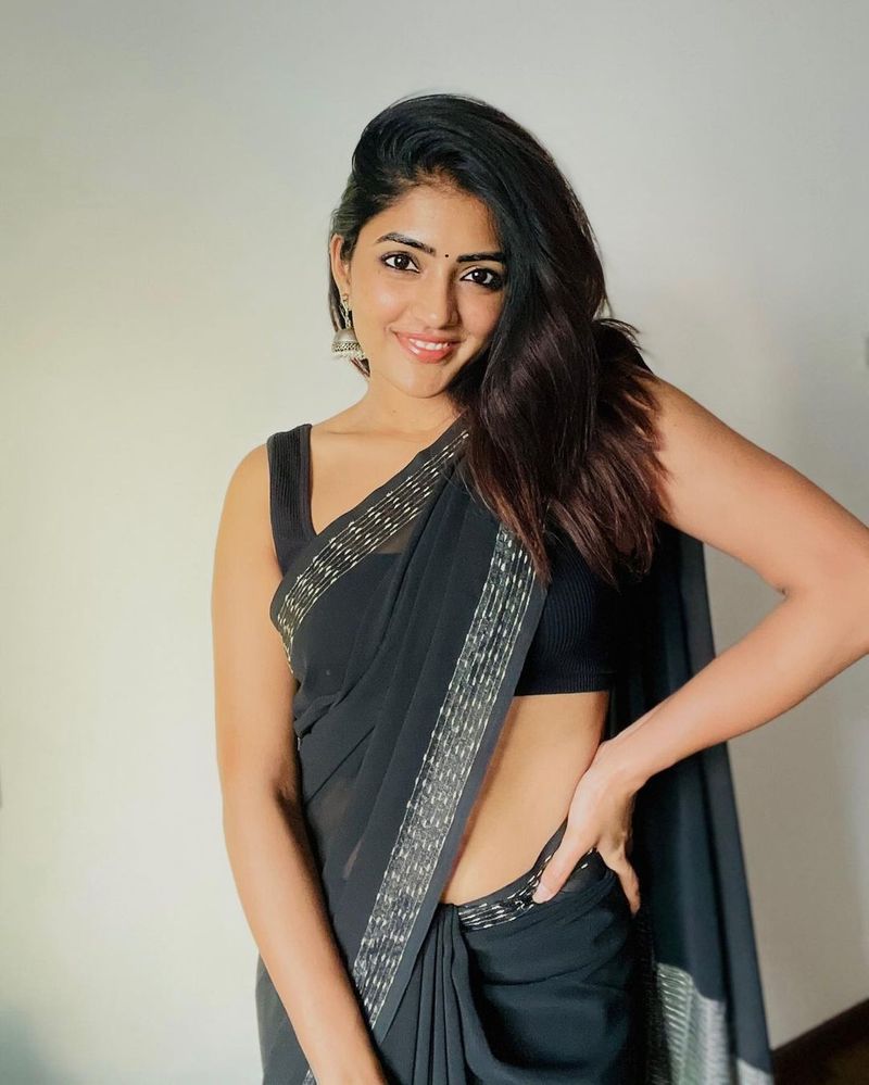 ఇక లేటెస్ట్ ఈషా చీరకట్టు ఫోటోలు తెగ వైరల్‌ అవుతున్నాయి.