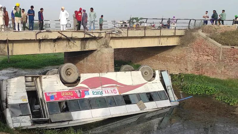 पंजाब: यात्रियों से भरी बस का फटा टायर, नाले में जाकर गिरी, 12 यात्री घायल,  2 की हालत गंभीर | 12 passengers injured in bus accident in Faridkot Punjab  kpn