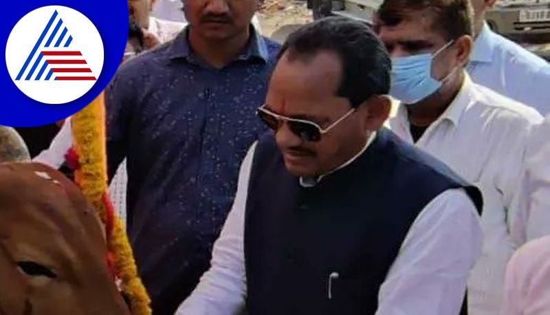 ಬೆಳಗಾವಿ: ಮಾಜಿ ಸಚಿವ ಪ್ರಭು ಚವ್ಹಾಣ್ಗೆ ಶಿವಸೇವೆ (ಉದ್ಧವ್ ಠಾಕ್ರೆ ಬಣ) ಕಾರ್ಯಕರ್ತರಿಂದ ಘೇರಾವ್!