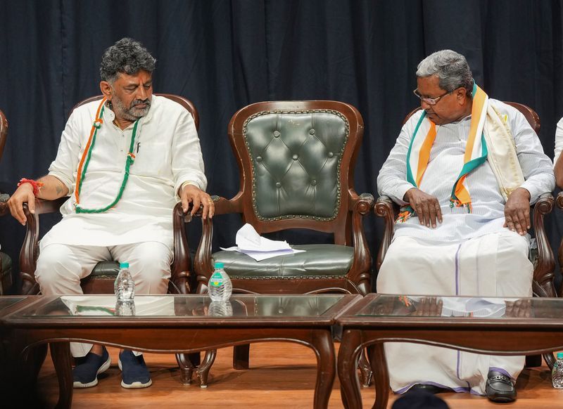 Karnataka election result 2023: ಸಿದ್ದುಗೆ ಶಾಸಕರ ಜೈಕಾರ, ಹೈಕಮಾಂಡ್‌ ಡಿಕೆಶಿ ಪರ!