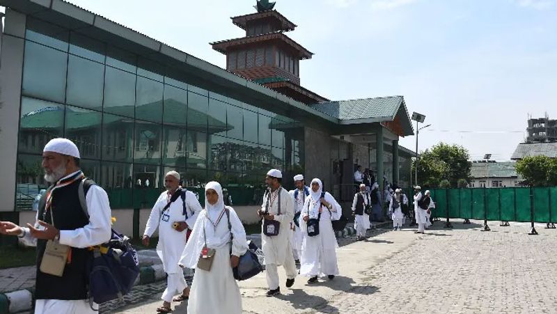 Muslims in Srinagar boarding buses for their journey to Saudi Arabia for Haj