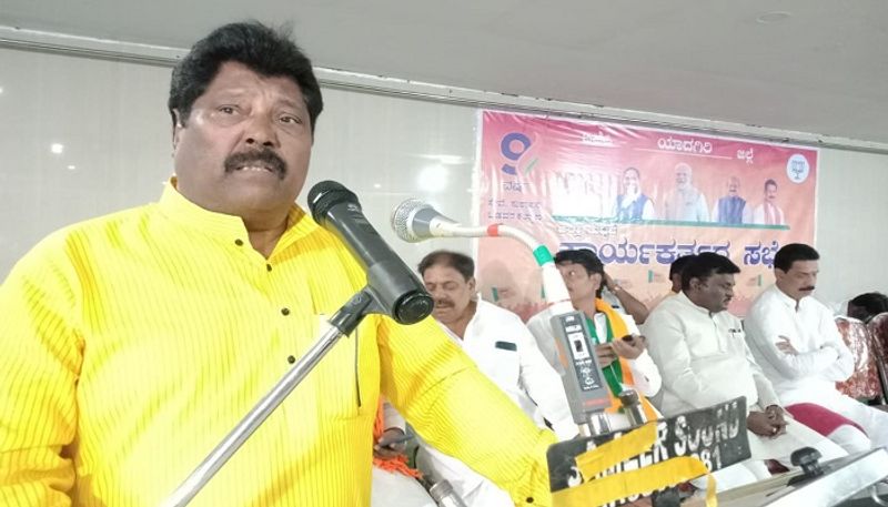 ನಾಳೆ ಕಲಬುರಗಿಯಲ್ಲಿ ಬೆಂಬಲಿಗರ ಸಭೆ ಕರೆದ ಮಾಲೀಕಯ್ಯ ಗುತ್ತೇದಾರ: ಕಾಂಗ್ರೆಸ್ ಸೇರಿ ಖರ್ಗೆ ಅಳಿಯನ ಗೆಲುವಿಗೆ ಶ್ರಮ ಹಾಕ್ತಾರಾ ?