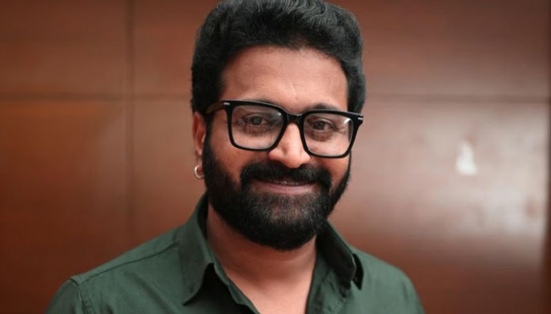 Rishab Shetty: கர்நாடகா தேர்தல்! வரிசையில் காத்திருந்து வாக்களித்தார் காந்தாரா புகழ் ரிஷப் ஷெட்டி.. வீடியோ!!