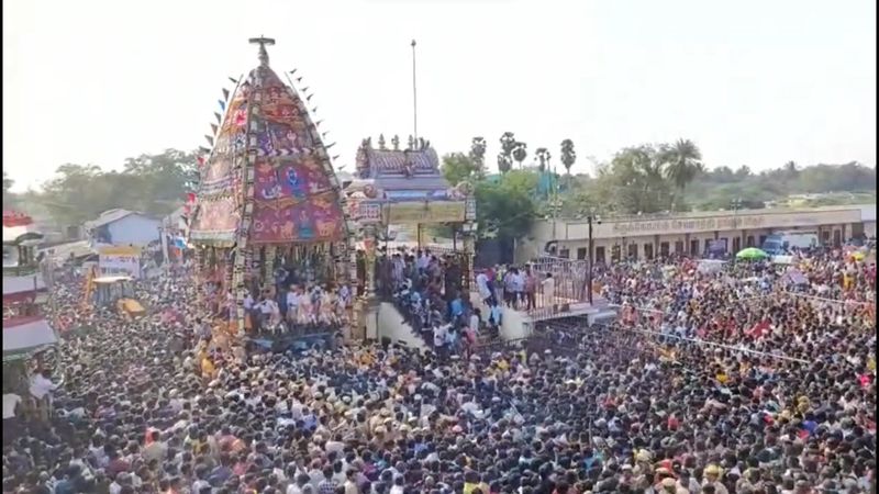 Car Festival: திரும்பும் திசையெங்கும் மனித தலைகள்; மேல்மலையனூர் அங்காளம்மன் ஆலய தேர் திருவிழா கோலாகலம்