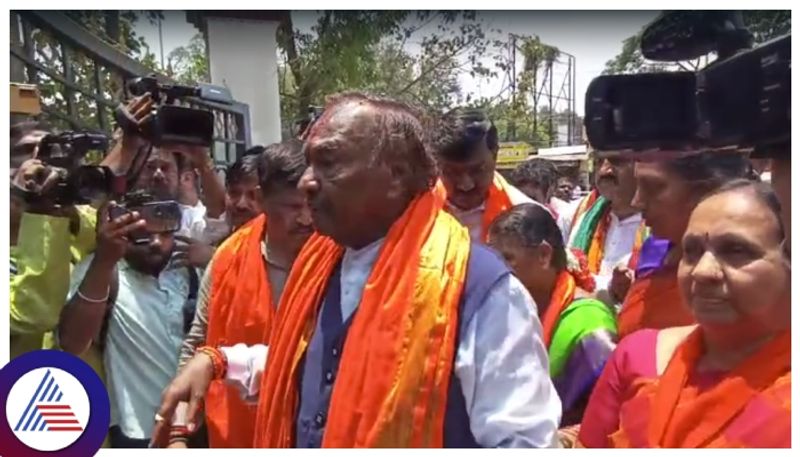 KS Eshwarappa: ಈಶ್ವರಪ್ಪಗೆ ಖಡಕ್ ಸಂದೇಶ ಕೊಟ್ಟ ಬಿಜೆಪಿ ಹೈಕಮಾಂಡ್! ಮೋದಿ ಹೇಳಿದ್ರೂ ಬಗ್ಗಲ್ಲ ಅಂದಿದ್ಯಾಕೆ ಮಾಜಿ ಸಚಿವ ?