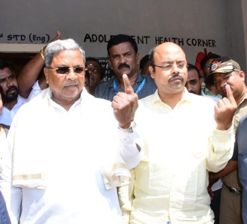 ಬಿಜೆಪಿ ಅಭ್ಯರ್ಥಿ ಯದುವೀರ್‌ರಿಂದ ಮತದಾನ: ಸೀರೆ ಮೂಲಕ ಮತದಾನ ಜಾಗೃತಿ ಮೂಡಿಸಿದ ಡಿಸಿ ಶಿಲ್ಪಾ ನಾಗ್‌