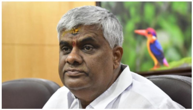 ದೇವೇಗೌಡರ ಮನೆಯಲ್ಲೇ ರೇವಣ್ಣ ಬಂಧನ, ಶರಣಾಗತಿಗೆ ಮುಂದಾದ್ರಾ ಪ್ರಜ್ವಲ್ ರೇವಣ್ಣ?