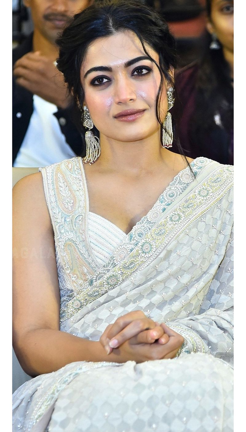 ನ್ಯಾಶನಲ್ ಕ್ರಶ್ ರಶ್ಮಿಕಾಗೆ ಮತ್ತೆ ಡೀಪ್ ಫೇಕ್ ಕಾಟ! ಬಿಕಿನಿ ತೊಟ್ಟು ಜಲಪಾತದ ಪಕ್ಕದಲ್ಲಿ ನಿಂತ ನಟಿ..!