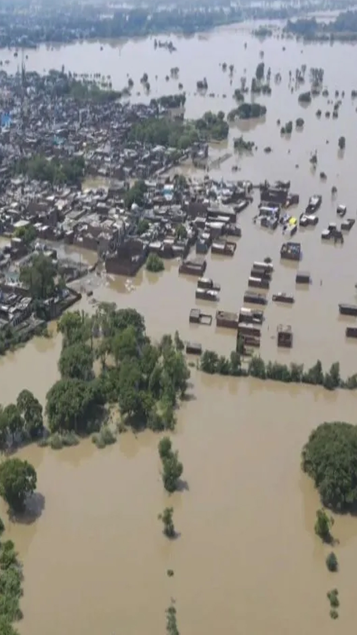ಕೆರಳಿತು ಮಳೆ ನಲುಗಿತು ಕರ್ನಾಟಕ, ಹೆದ್ದಾರಿಗೆ ನುಗ್ಗಿ ಬಂದ ನೇತ್ರಾವತಿ.. ಕೆರಳಿದ ಕಾವೇರಿ..!