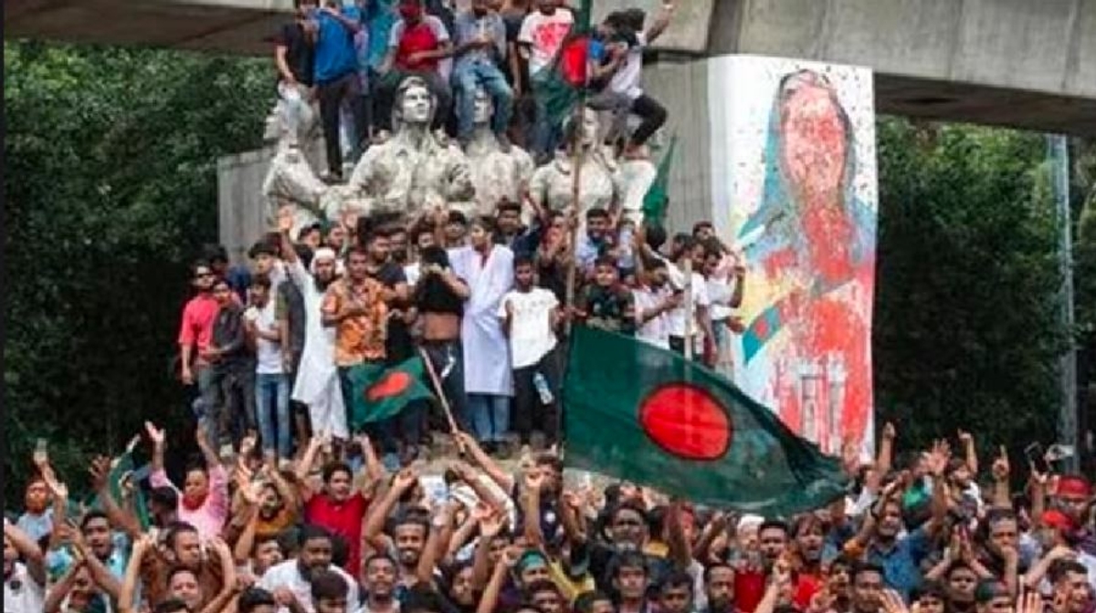 ಪ್ರತ್ಯೇಕ ರಾಷ್ಟ್ರ ಕೇಳ್ತಿದ್ದಾರೆ ಹಿಂದೂಗಳು? ಬಾಂಗ್ಲಾ ನಿಮ್ಮಪ್ಪನ ಆಸ್ತಿ ಅಲ್ಲ ಅಂತಿದ್ದಾರೆ ಹೋರಾಟಗಾರರು!