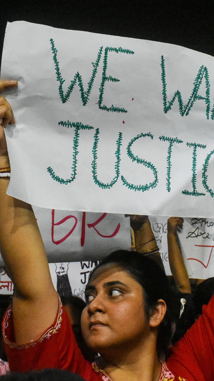 ಕೋಲ್ಕತ್ತಾದ ವೈದ್ಯ ವಿದ್ಯಾರ್ಥಿನಿ ರೇಪ್ & ಮರ್ಡರ್..! ಡಾಕ್ಟರ್ ಅಭಯಾ ಕೇಸ್ ಮುಚ್ಚಿ ಹಾಕೋ ಸಂಚು ನಡೆದಿತ್ತಾ