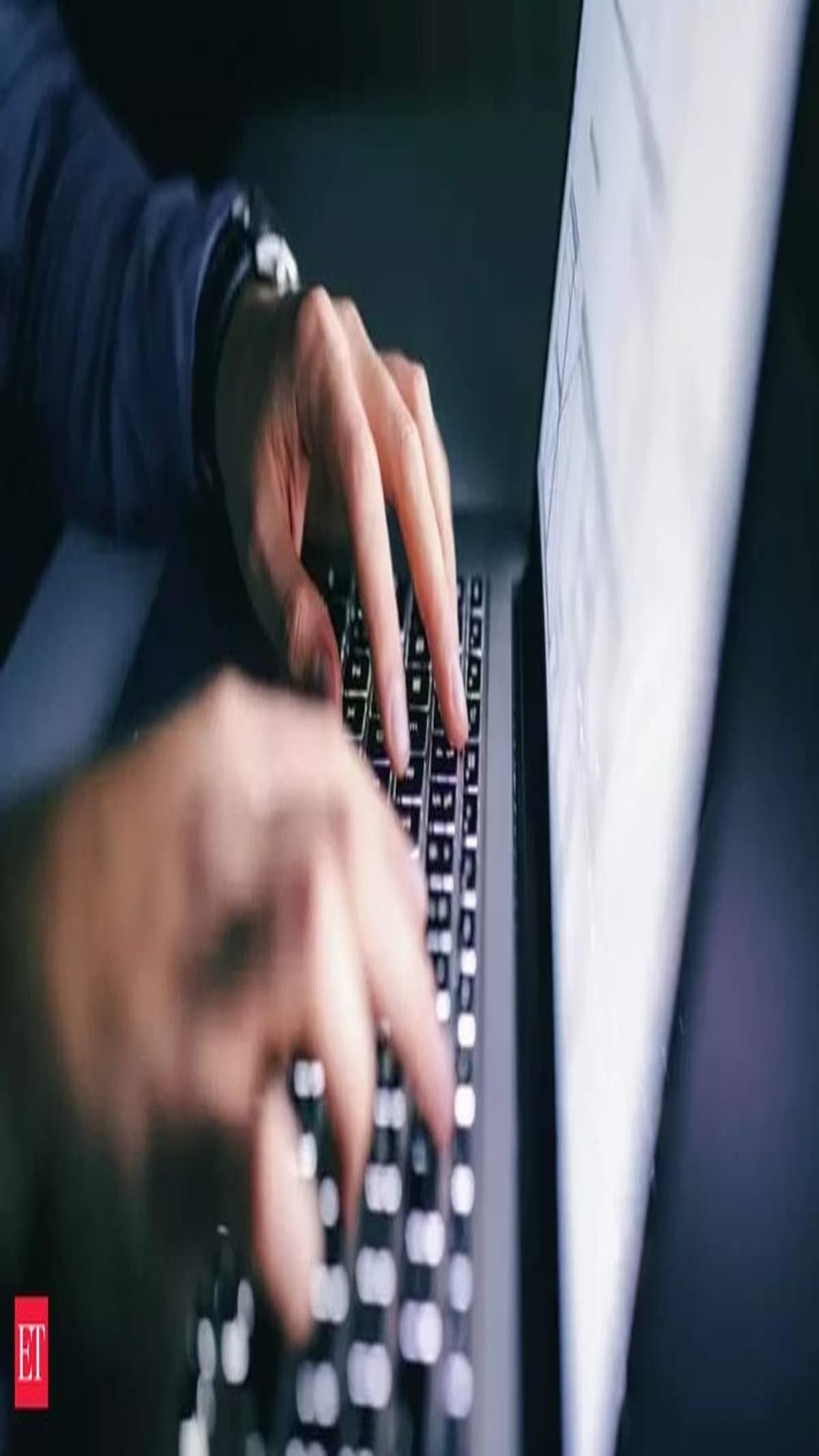  ಗೆಳೆಯನ ಮೊಬೈಲ್​ನಲ್ಲಿದ್ದವು ಅವಳದ್ದೇ ಖಾಸಗಿ ವಿಡಿಯೋ; ಆದ್ರೆ ಜೈಲು ಸೇರಿದ್ದು ಅದೇ ಗೆಳತಿ!