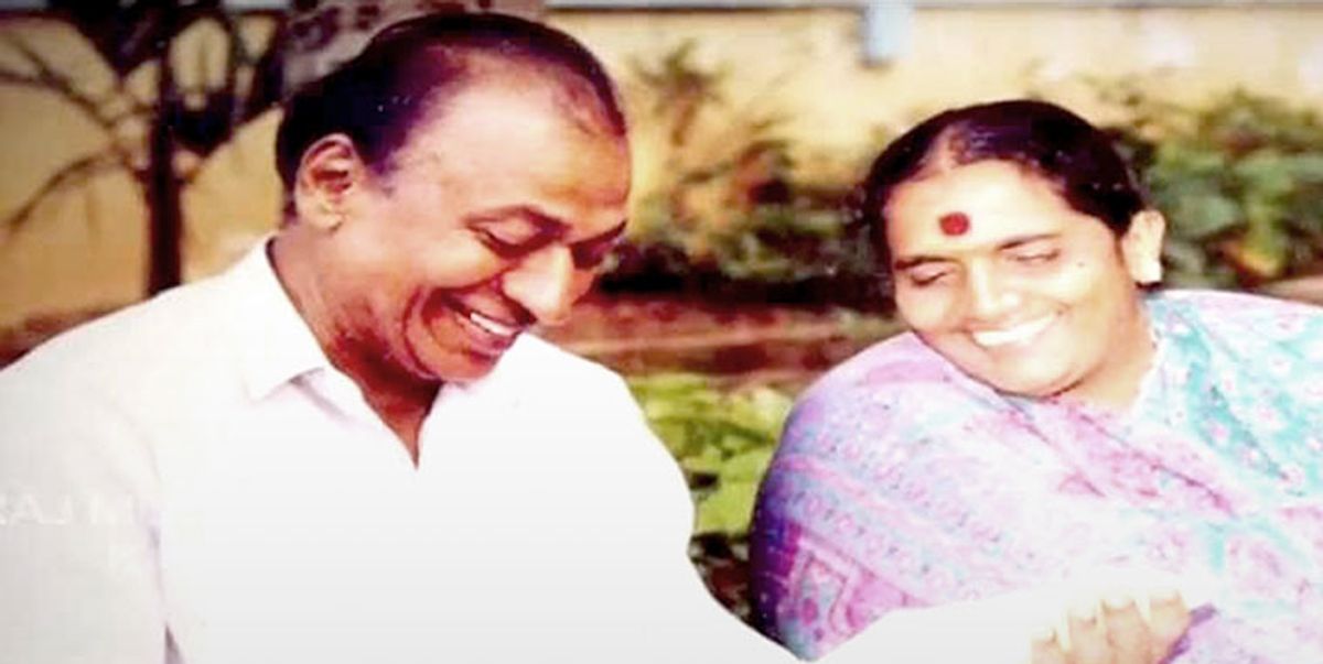 Watch: Rare video of Dr Rajkumar introducing wife, family