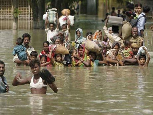 यूपी, बिहार और असम में बाढ़ से भारी तबाही, लेकिन बारिश के लिए अब तक तरस रही दिल्ली