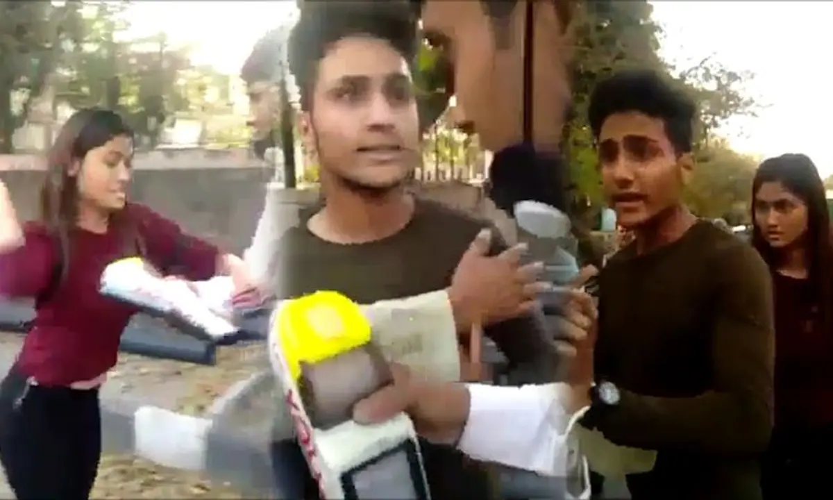 दिल्ली में ट्रैफिक पुलिस से बदसलूकी करने वाले युवक युवती गिरफ्तार