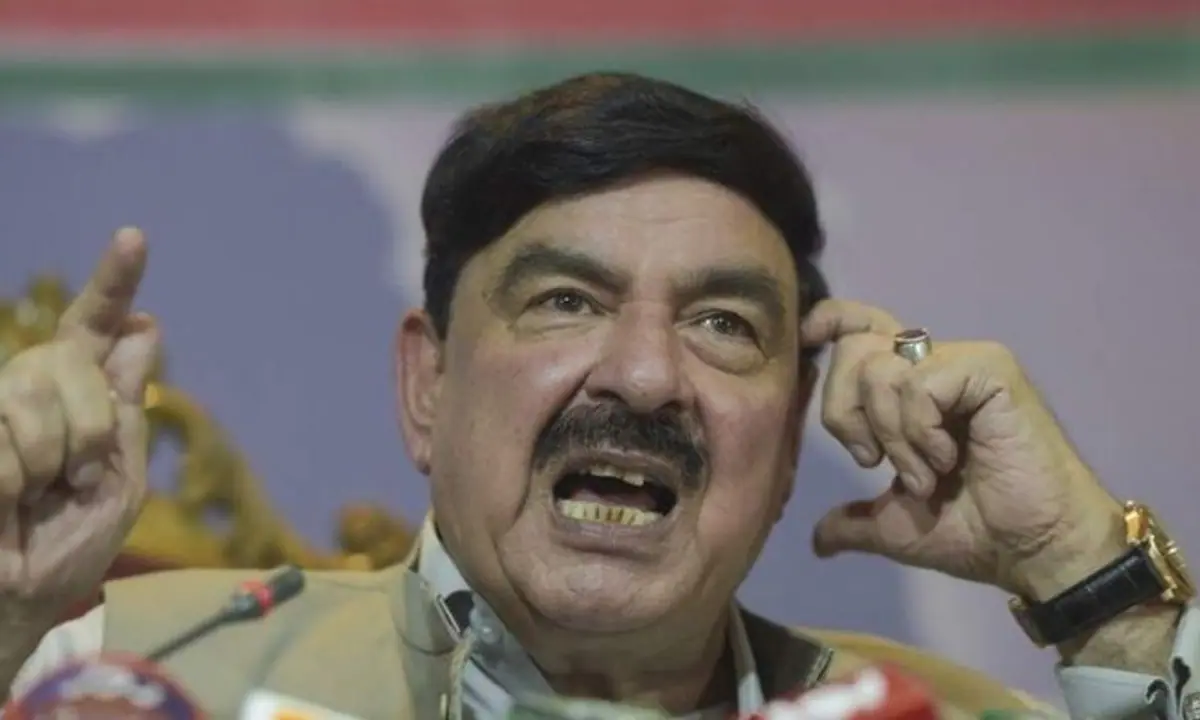 सऊदी क्राउन प्रिंस के सामने नाक रगड़ रहे हैं आर्मी चीफ और भारत को परमाणु हमले की धमकी दे रहे पाक मंत्री