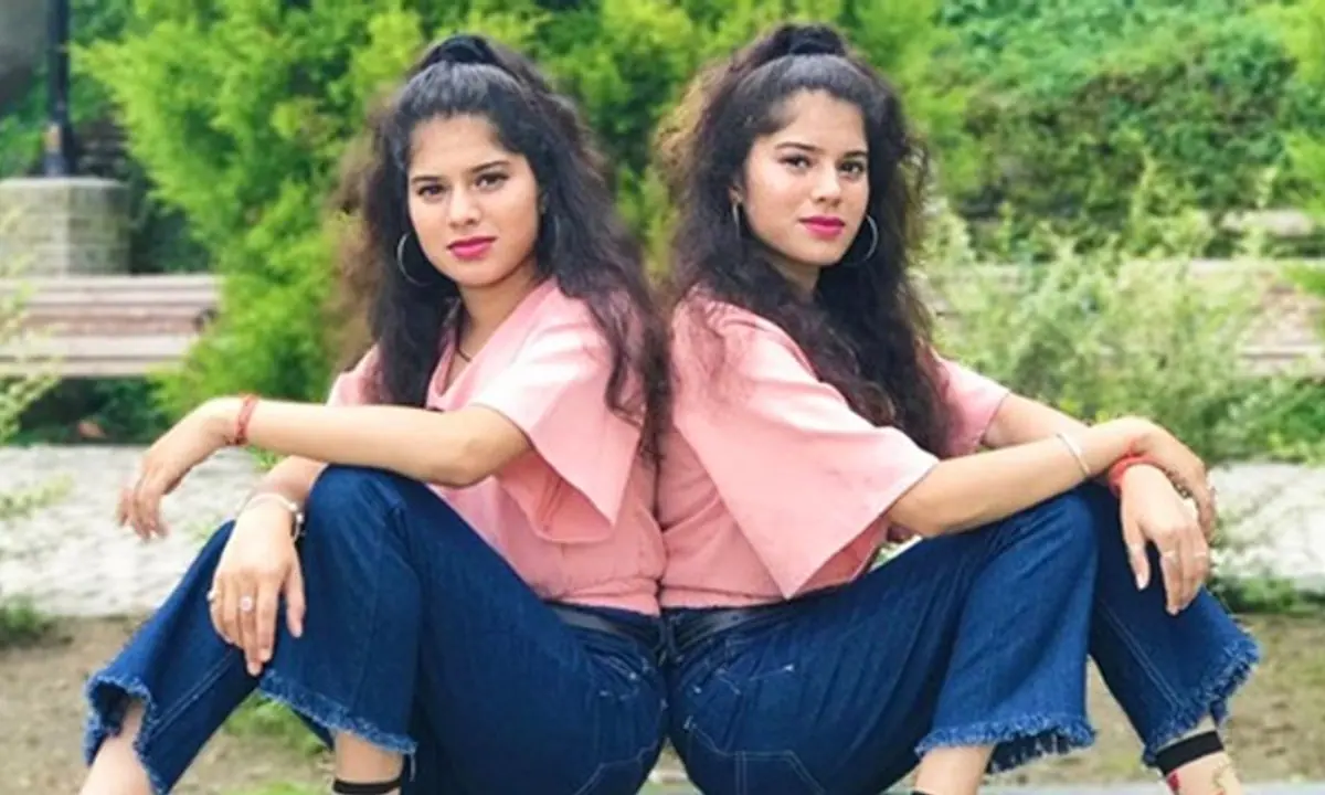 Twin Likee users are cracking up everyone with their funny and entertaining videos!