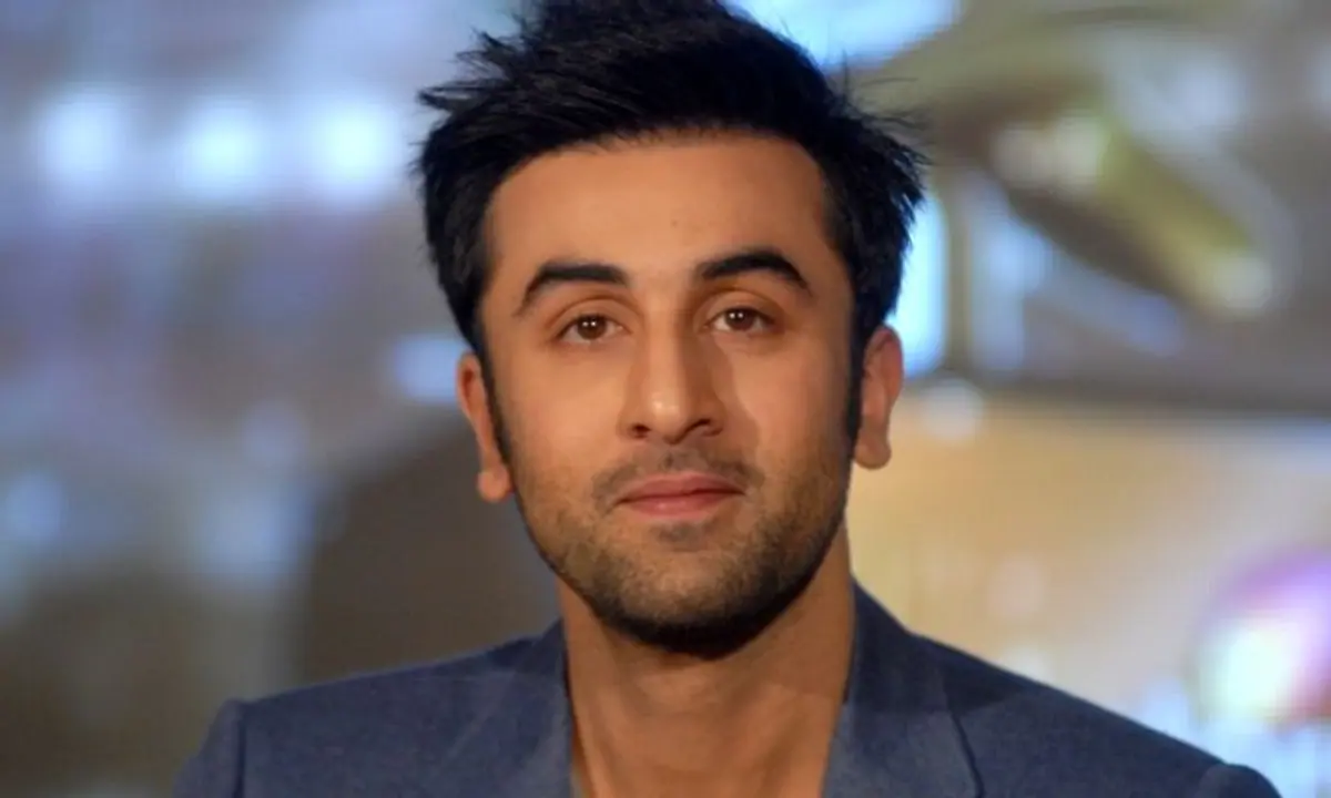 Ranbir Kapoor Profile: फुटबॉल है रणबीर कपूर का स्ट्रेस बस्टर, 7वीं क्लास में मिली पहली गर्लफ्रेंड, रोचक बातें