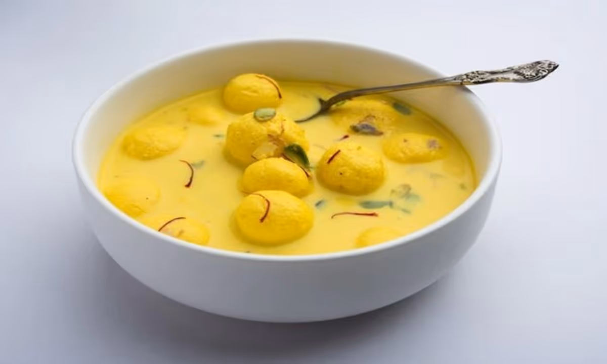 Easy Sweet Dish for Raksha Bandhan 2024: मांग मांग खायेगे मेहमान,घर बची ब्रेड से तैयार करें शानदार मिठाई 
