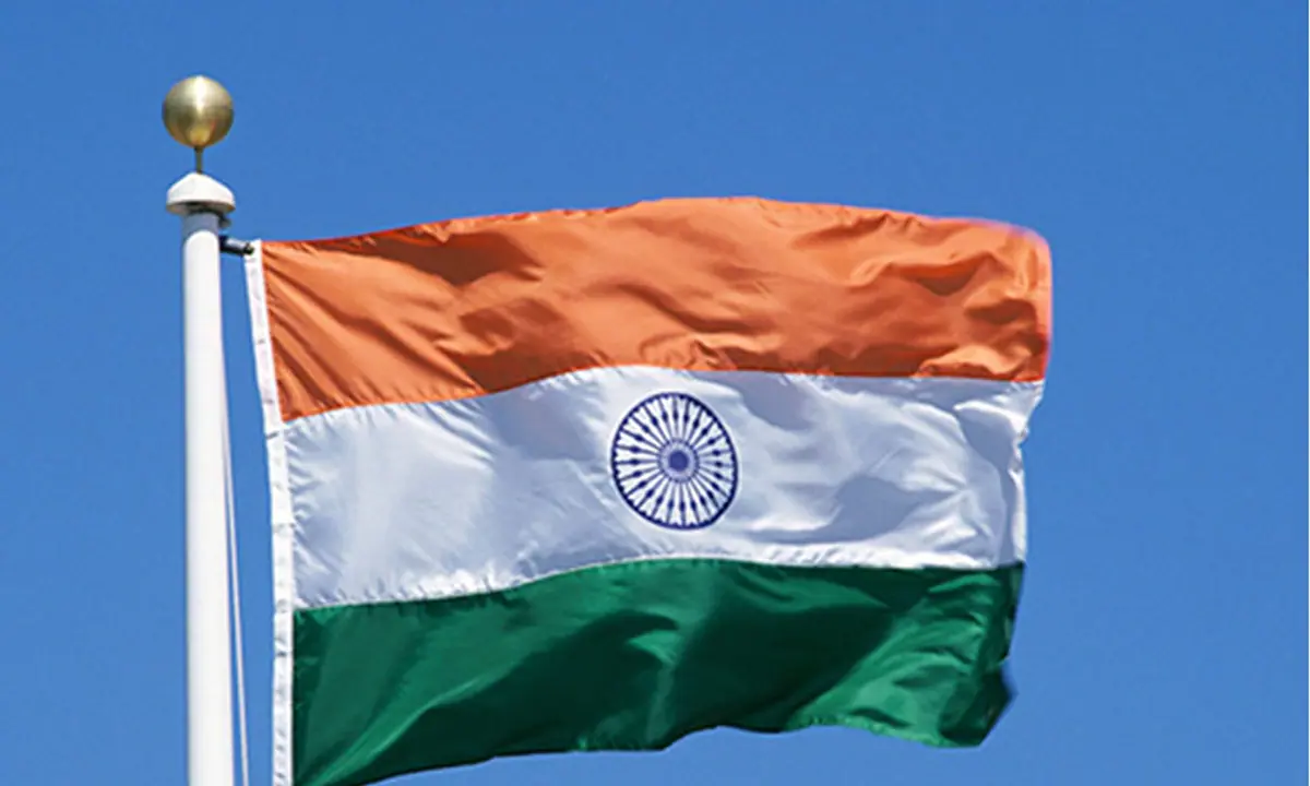 हस्तियां जिन पर लगा तिरंगे के अपमान का आरोप
