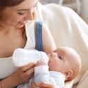 World Breastfeeding Week: बोतल से ब्रेस्ट मिल्क पिलाना कितना खतरनाक?