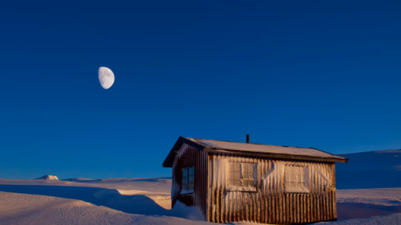 Bizarre: 7 places where you can see sunset at 12 am