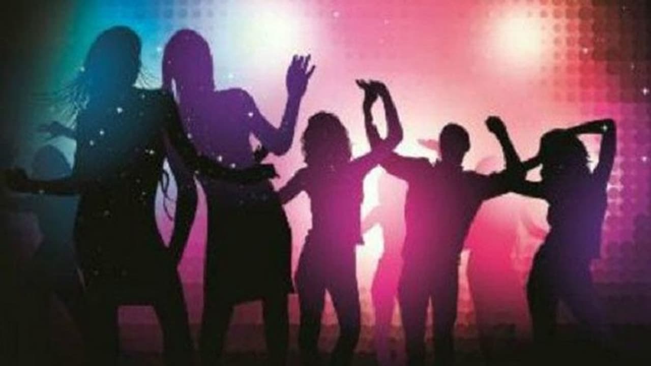 Bangalore Rave Party : అసలు ఏమిటీ రేవ్ పార్టీ..? ఎలా జరుపుకుంటారు? సినీతారల పనేంటి? Bangalore Rave Party : అసలు ఏమిటీ రేవ్ పార్టీ..? ఎలా జరుపుకుంటారు? సినీతారల పనేంటి?