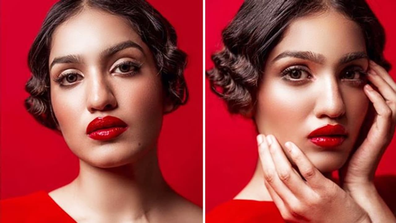 Red glossy lips of Malayalam actress Saniya Iyappan draws response from mouth of netizens