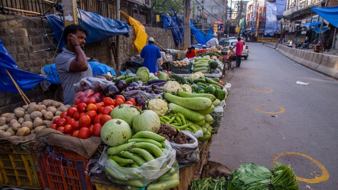 Government to support nearly 50 lakh street vendors with Rs 5000 crore Special Credit Facility kps Government to support nearly 50 lakh street vendors with Rs 5000 crore Special Credit Facility kps
